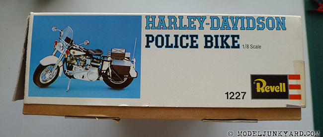 harley-davidson-police-bike-1227-revell-1-8-scale-04