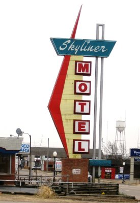 Skyliner Motel Sign