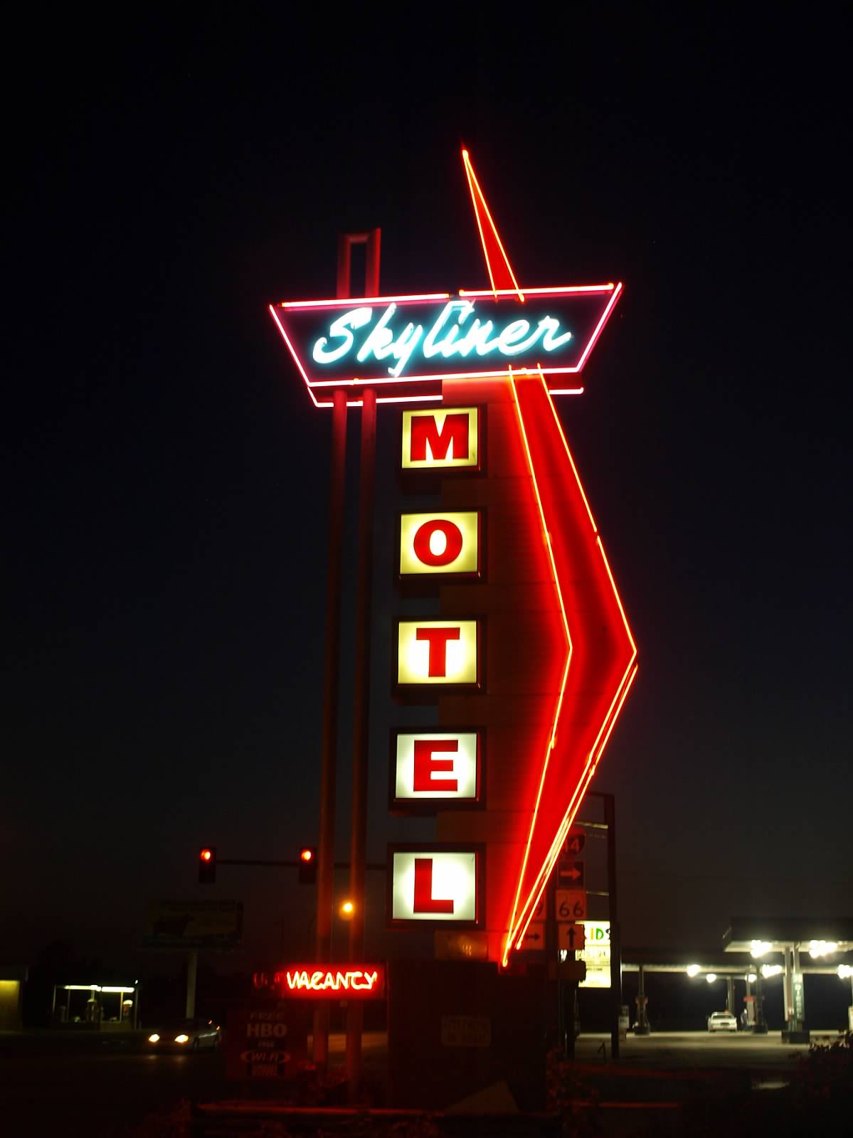 Skyliner Motel Sign